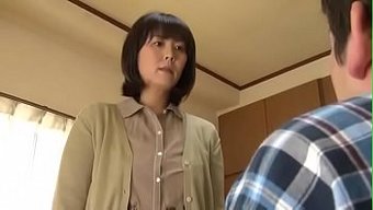 成熟的日本女人自慰并...
