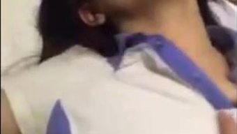 亚洲女孩在这个色情视...