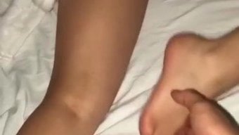 年轻可爱的女孩的业余视频