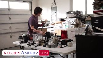 劳拉·本特利与一个友...