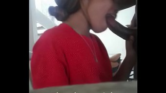 黑妹被深喉口爆玩得欲仙欲死