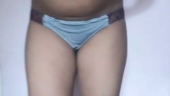 业余印度女孩试穿比基...