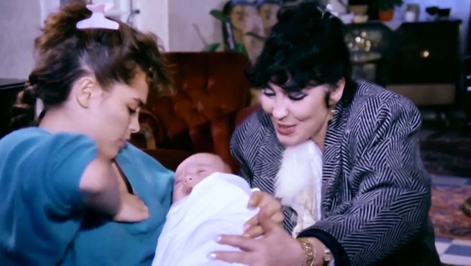 Hulya Avsar在1985年穿着连裤袜的亲吻