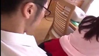成熟的美熟女被年轻的...