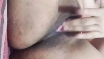 业余爱好者在手指和拳...