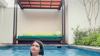 美丽的亚洲胖女人穿着...