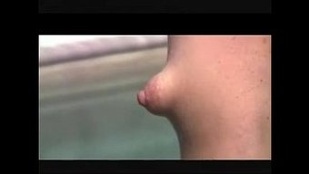 胸部丰满的金发女郎,...