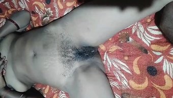 印度少女的乳头被大鸡...