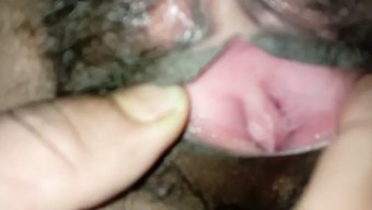 瘦弱的18岁印度女孩...