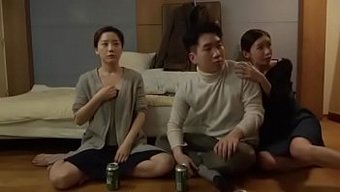 一个火辣的教堂妹妹在...