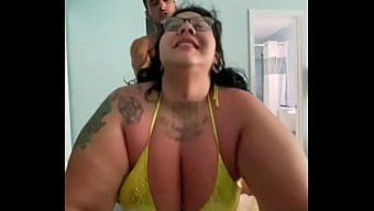 业余bbw在3人视频中口交