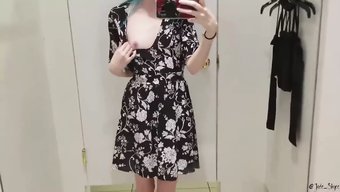 这个女孩的阴部摩擦技...