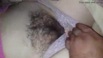妈妈在热辣的性爱视频中喷射