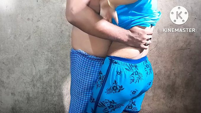 近距离观看继兄和继妹做爱