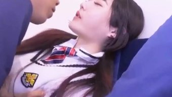 少女宝贝在摄像机前有...
