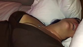 业余绿帽妻子的酒吧遭...