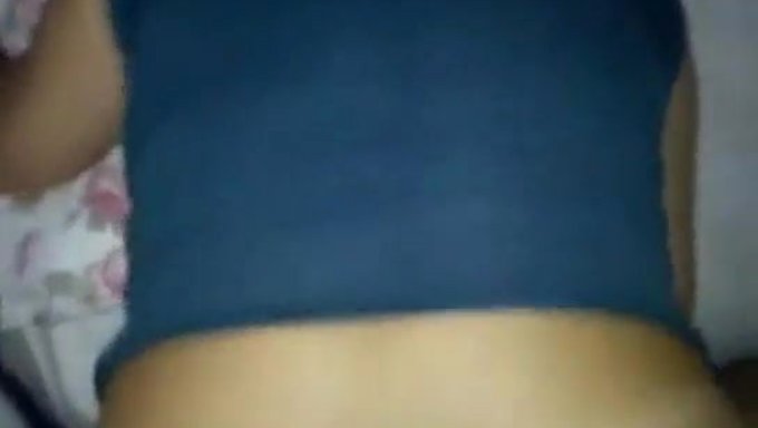 巴西继母和她的儿子的肮脏谈话和屁股游戏