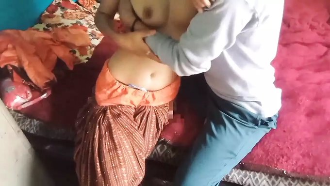 印度妻子的阴道被大鸡巴操得爽歪歪