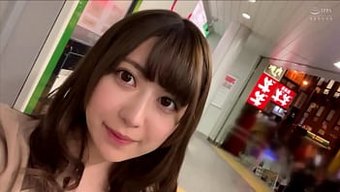 体验大学生与丰满美女...