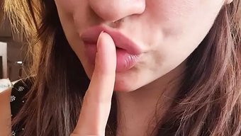 Sbbw妻子在私下自慰