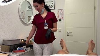 护士用激光按摩病人的鸡巴
