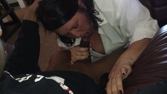 18岁的男孩满足了3...