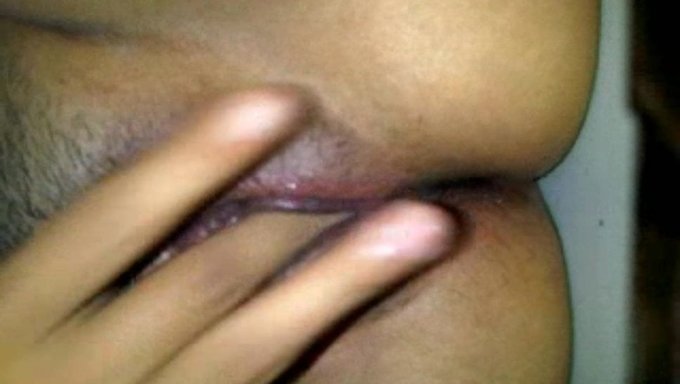 成熟的印尼女人在网络摄像头上自慰并喷射