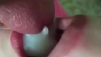 激烈的口交导致混乱的...