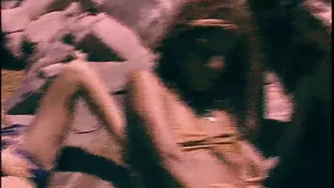 Private的valentina Vecruz在性感的tarzan电影中出演