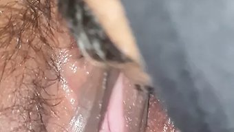 大阴蒂和少女恋人享受...
