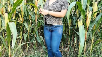 大奶少女在公共场合自慰