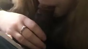 不忠的伴侣在家里的非法遭遇