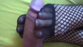与成熟的熟女进行业余足交