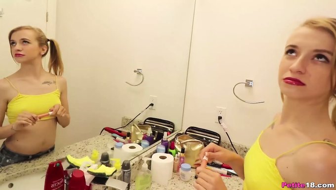 Kristy May接受一根大热鸡巴