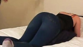 欧洲妻子屈服于皮带游...