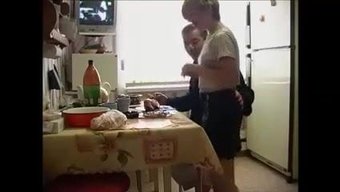 Kotb与青少年的茶...