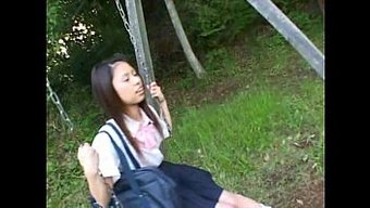 少女亚洲女孩被硬核射精