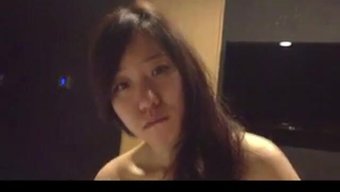 韩国大学女孩用阴茎口交