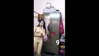 这些印度女人在裸体场...