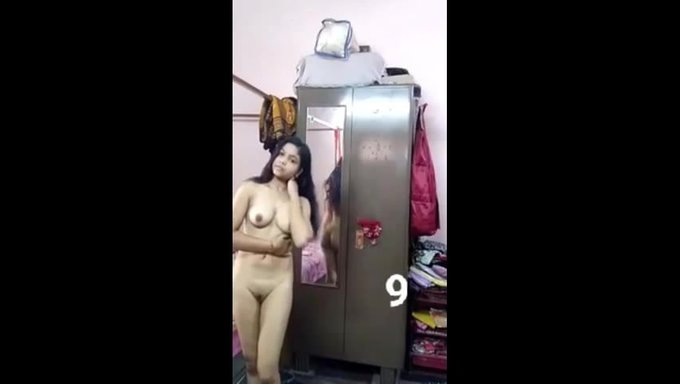 这些印度女人在裸体场景中被评分