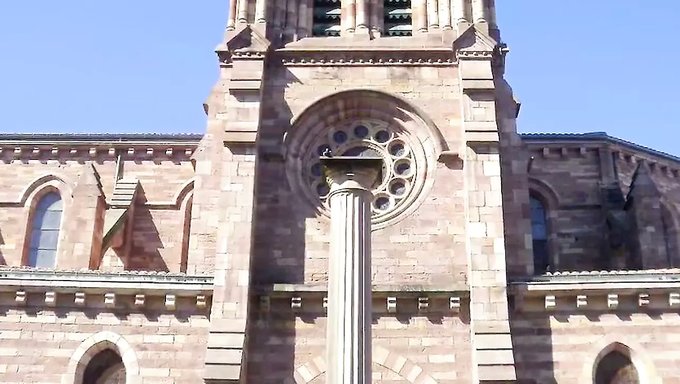大学女孩denise和另外两个人一起参加三人行