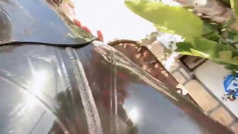亚洲女主人在乳胶特写中挑逗