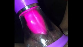 享受我的玩具玩耍和阴道快感