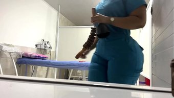 美女护士被记录的巨臀...
