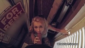 胸部丰满的少女为了钱...