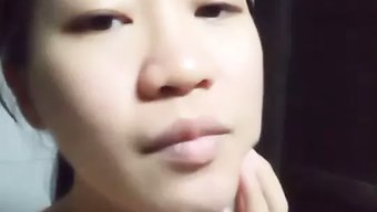 无聊的亚洲女孩沉迷于...