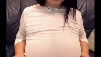 胸部丰满的宝贝,胸部很好