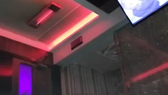 在桑拿房里与中国美女...