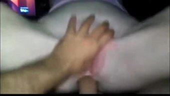 瘦女孩享受激烈的肛交
