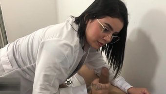 漂亮的继女给了一个很...